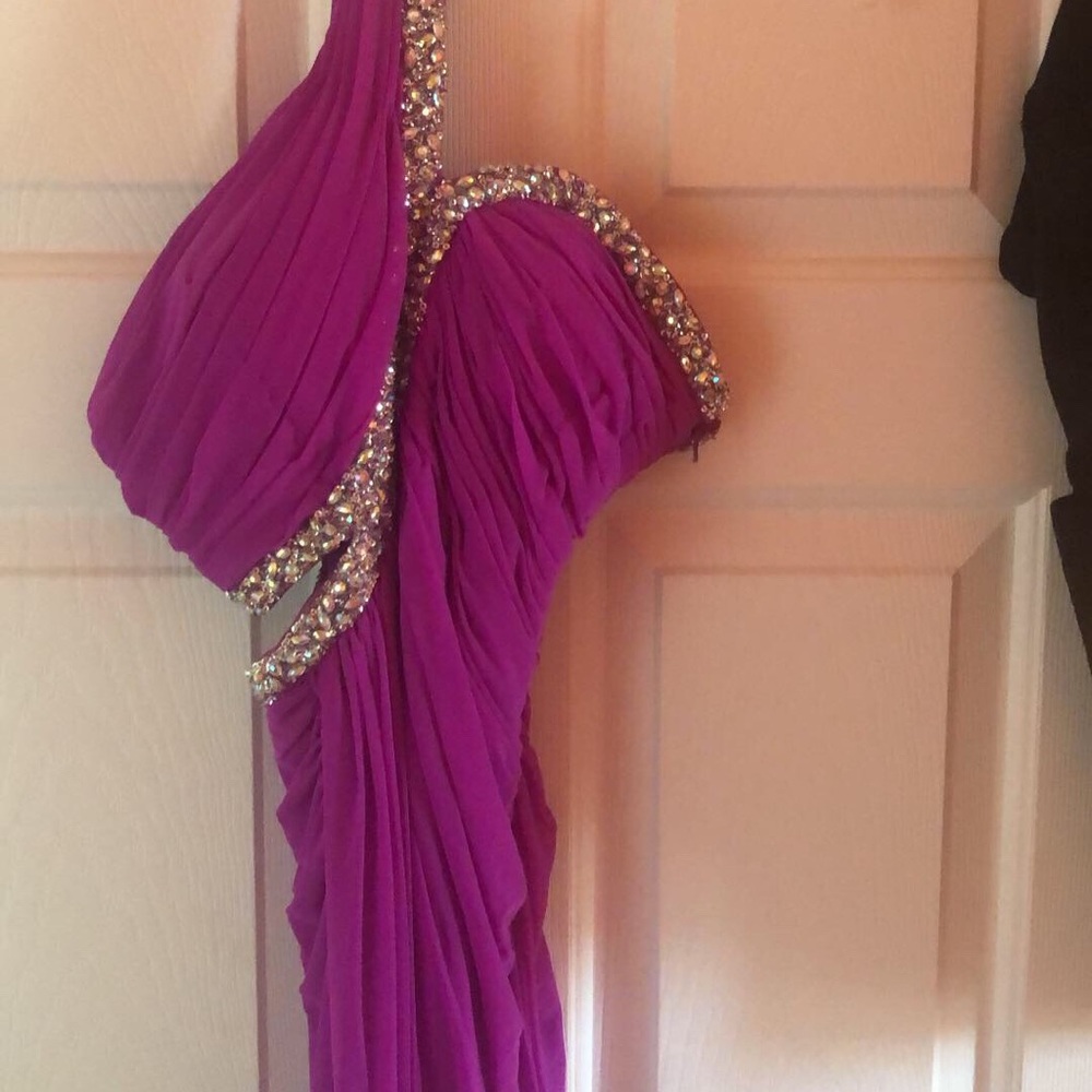 Prom dresses - Picture 2 of 2